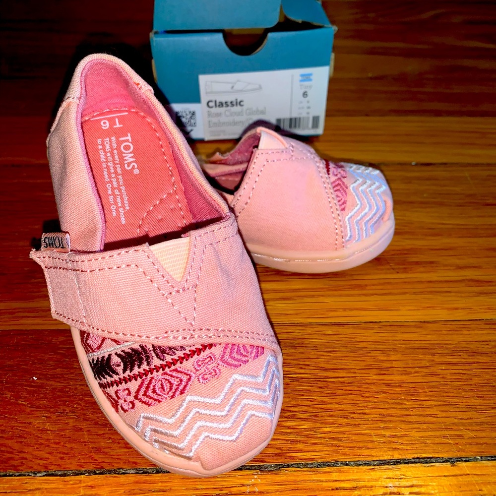 Tom’s Toddler size 6